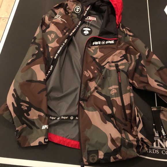 AApe men’s Large camo windbreaker. New with tags